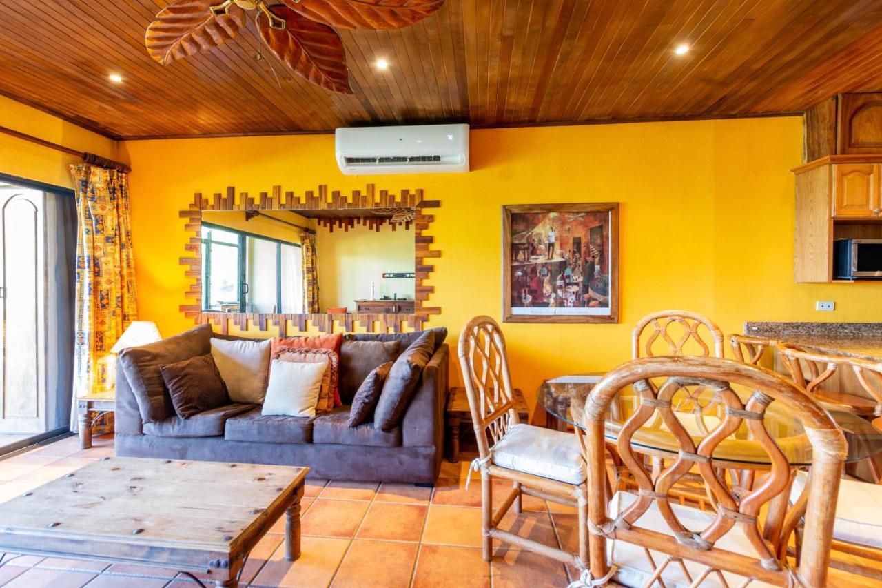 Warm Interiors And Orange Hues On Ground Floor In Front Of Beach Playa Flamingo Eksteriør billede