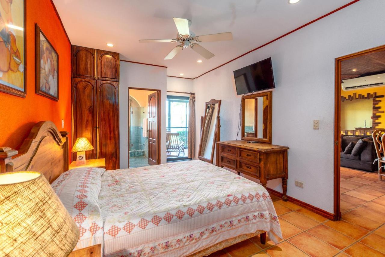 Warm Interiors And Orange Hues On Ground Floor In Front Of Beach Playa Flamingo Eksteriør billede